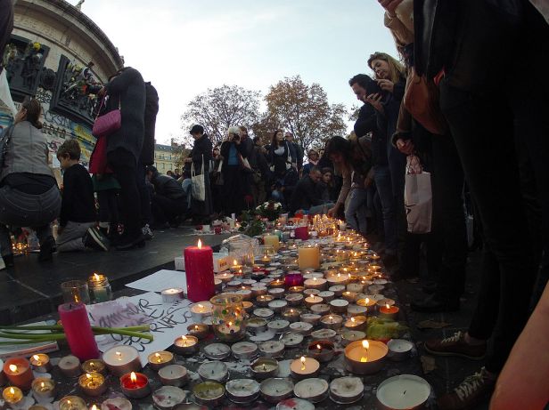 Rassemblement_place_de_la_République_attentats_13_novembre_2015_3